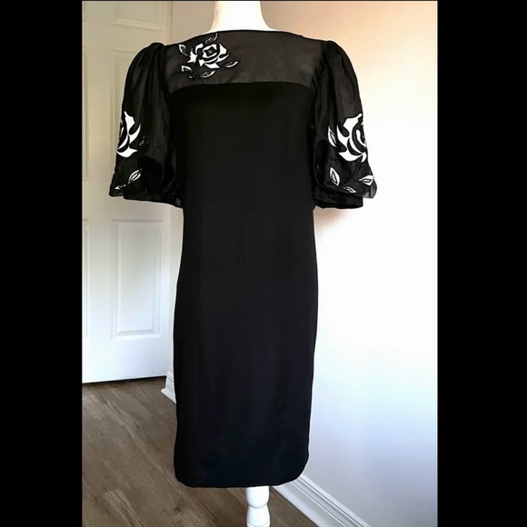🆕 🇨🇦 Statement little black dress w/its original white floral applique-vintage - Picture 6 of 13
